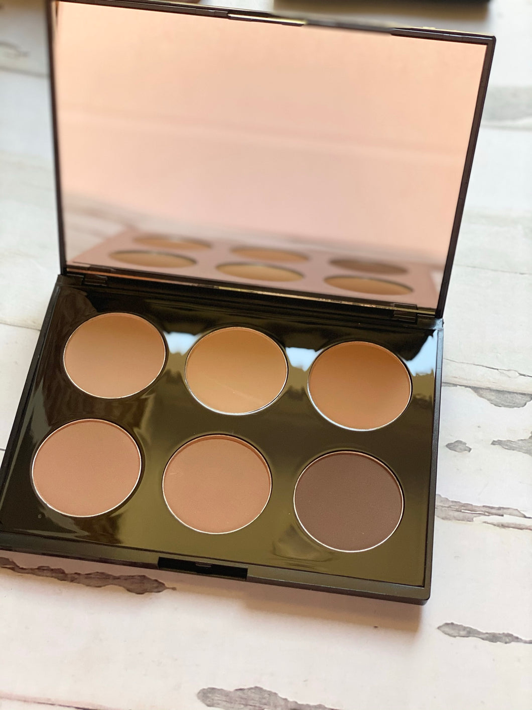 ! On sale !!!In stock ... Contour & Highlight palette